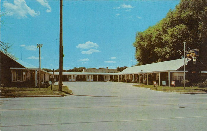 Reins Motel - Old Postcard (newer photo)